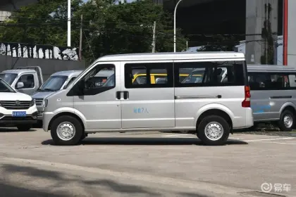 Dongfeng DFSK C56 Comfort 112HP Medium Passenger Van, Truck, Bus and Mini Bus for Public Transportation - For Sale
