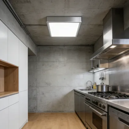 Ceiling lamp with uniform light spread