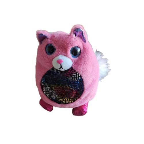 Дети удивляет милые плюшевые игрушки