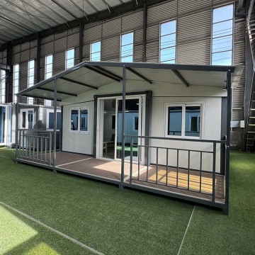 Casa di container in acciaio da 20 piedi: ufficio container di spedizione prefabbricato espandibile con balcone