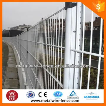 Alibaba supplier white fence double wire mesh fence