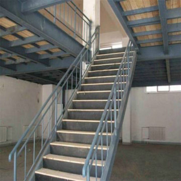 Сборная световая стальная конструкция наружная лестница