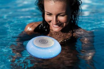 Schwimmender Bluetooth-Lautsprecher für das Schwimmbad