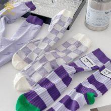 대학 스타일 양말을 가진 한국의 체크 무늬 패브릭 로고