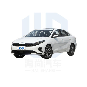 2024 KIA K3 उच्च गुणवत्ता वाली गैसोलीन कार - स्वचालित गियरबॉक्स, बाएं स्टीयरिंग, रियर कैमरा, चमड़े की सीटें