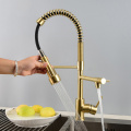 Robinet de cuisine en or brossé avec pulvérisateur Pull Down