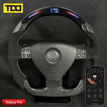 갤럭시 프로 (Galaxy Pro)는 폭스 바겐 MK5의 스티어링 휠을 LED했습니다