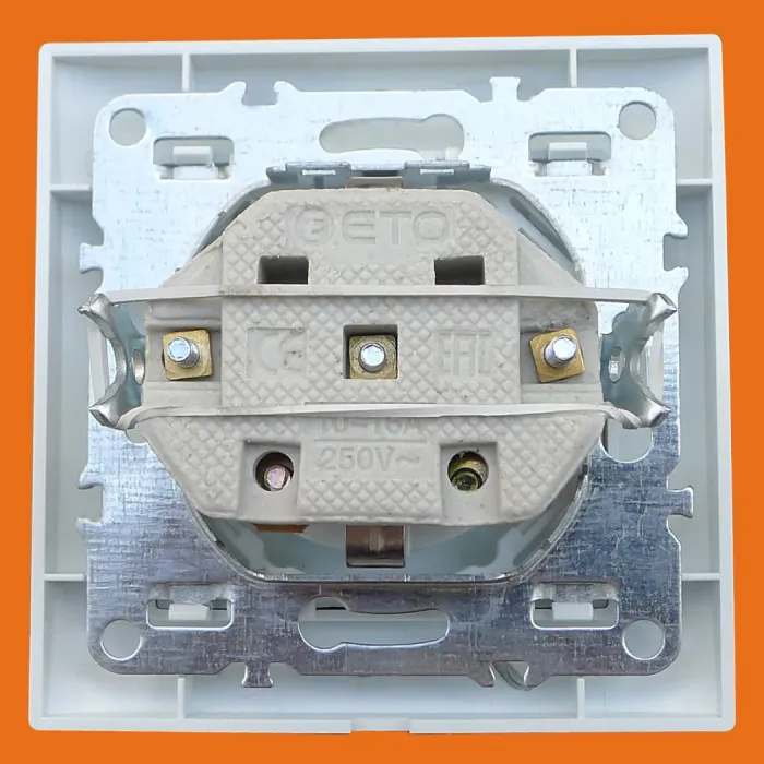 F9000 مقبس حائط محمي مؤرض بتركيبة واحدة