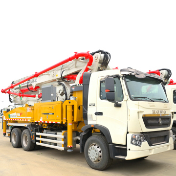 Camion per pompa in cemento montato in camion HB43K con boom idraulico
