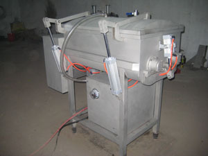 Vacuum mixer