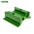 H84479 การสนับสนุนที่อยู่ด้านล่างของ Idler Cast พอดีกับ John Deere