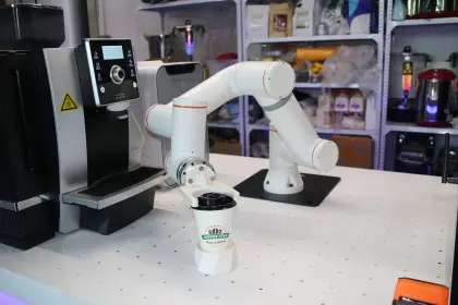 Robot Coffee Vending Machine: Latte and Drinks Kiosk