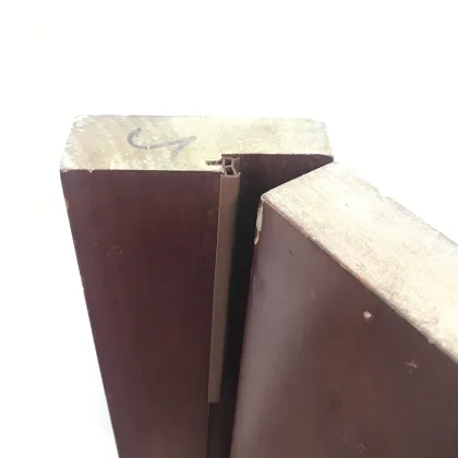 Door sealing strip