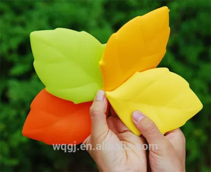 Mini Silicone Maple Leaf Cup Pocket Cup Brushing Teeth Cup