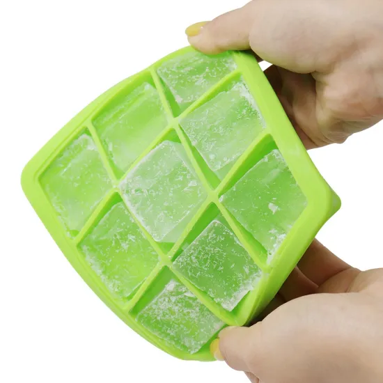 Large Capacity Food Grade Silicone Ice Cube Mold with Cover
