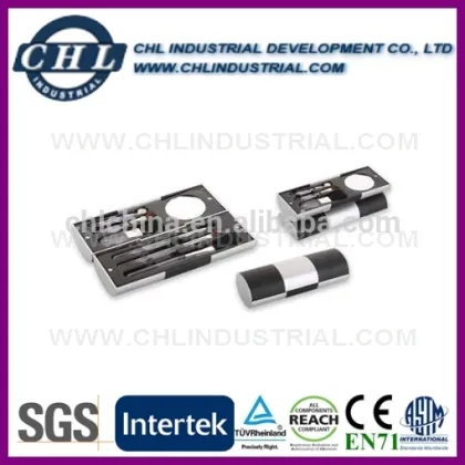 Branded cosmetic brush set with plastic box