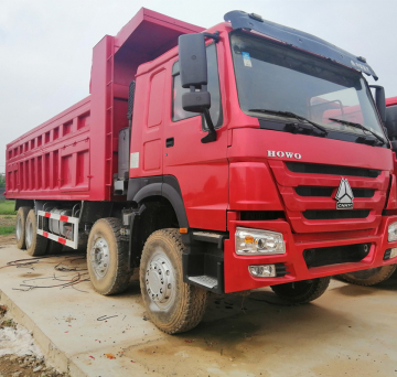 HOWO 8 × 4 Dump Truck Digunakan