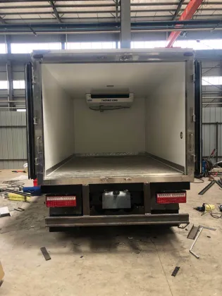 Dongfeng 1.5ton refrigerated cargo truck