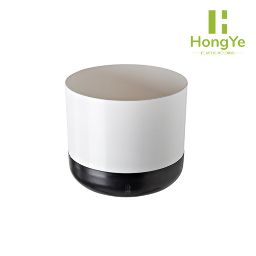 Maceta de plástico con riego automático de dos tonos visible