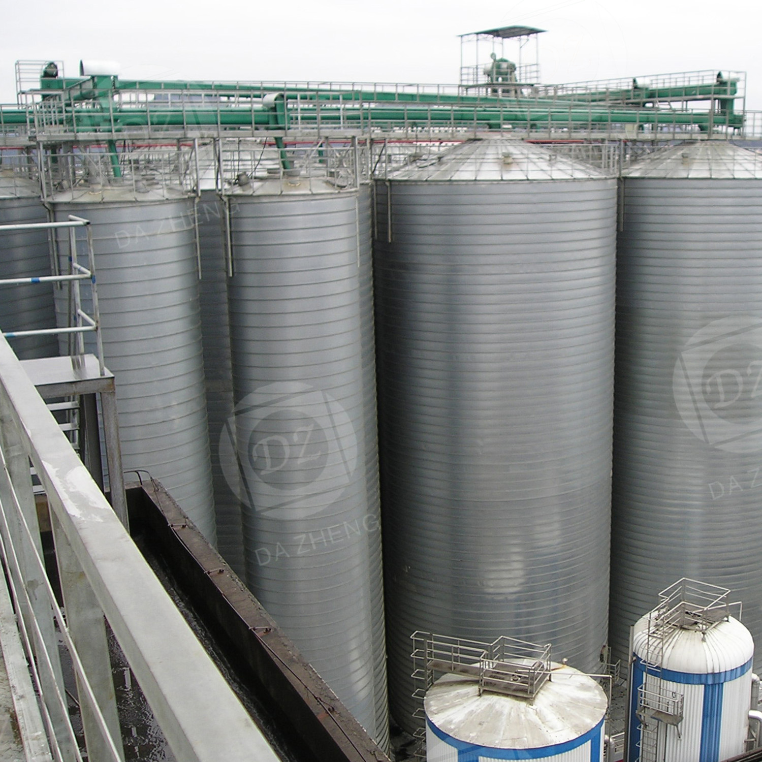 Steel plate silo for metal scrap recycling
