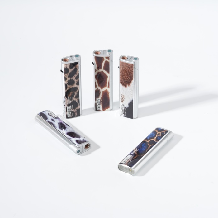 Isqueiro de metal com estampa de leopardo animal e girafa
