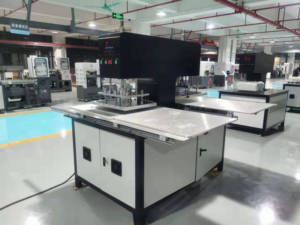 auto embossing 8.jpg