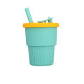 Taza de entrenamiento para niños pequeños con taza de paja de silicona de color en contraste