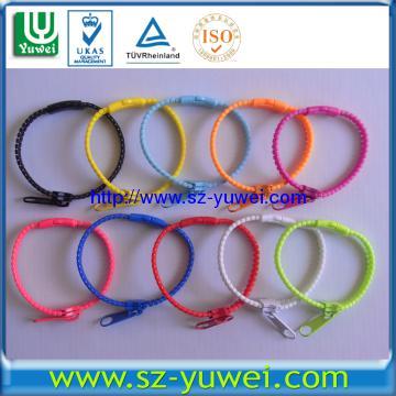 Newly Developped Plastic Zipper Bracelets in hot selling