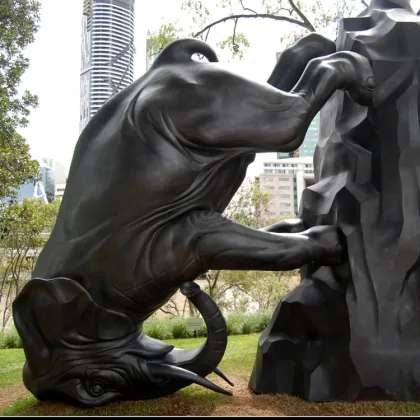 Life size metal bronze mother elephant and baby elephant sculpture