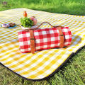 Garnfärgad rutig förtjockad vattentät picknickmatta