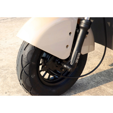 Jual panas roda tiga listrik di skuter listrik