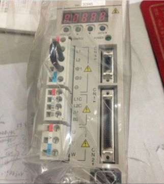 YASKAWA SGDH-04AE 400W NEW