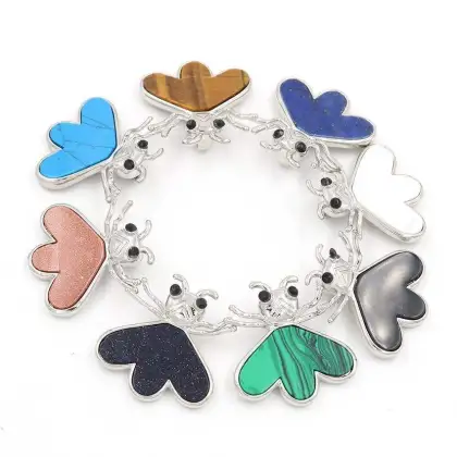 Natural Crystal Little Bee Pendant: A Stylish and Feminine Jewelry Accessory in Pine Stone