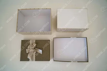 Green linen bouquet gift box