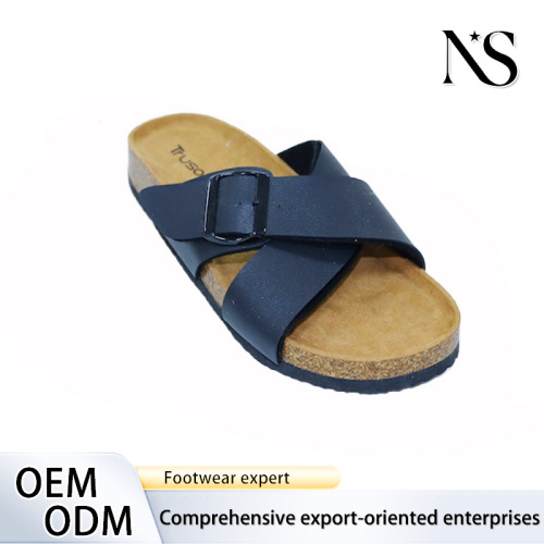 Cómodas chanclas negras con diseño elegante.