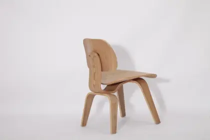 Eames molde plywood dining chair