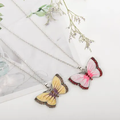 Wholesale Fashion Alloy Necklace: Retro Diamond Butterfly Necklace for Women