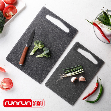 Поверхность разделочной доски из черного мрамора премиум-класса