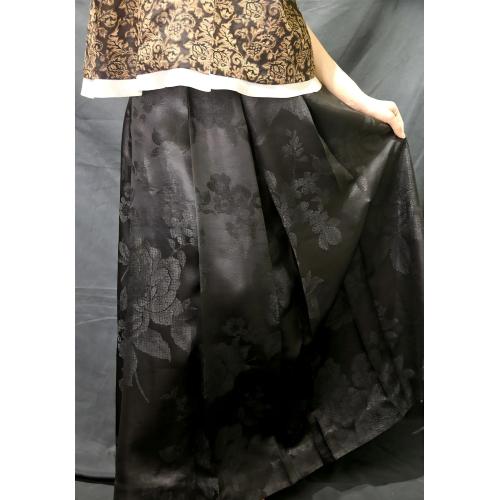 falda larga plisada negra