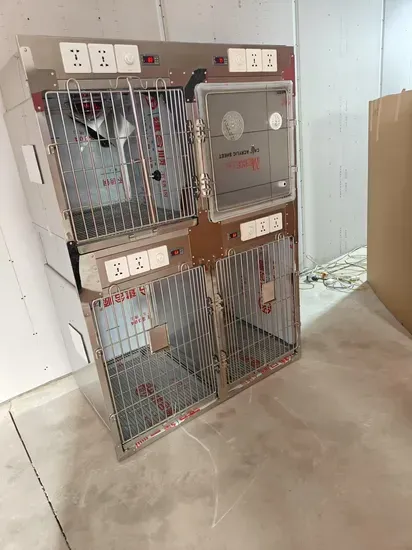 Veterinary-Grade Oxygen Cage Designed for Surgical Support