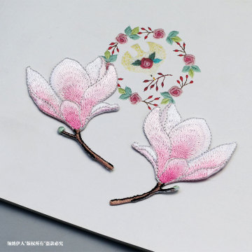 Individuell gestickte Patches der rosa Blume Kleiderjacke