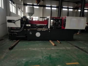 Injection molding machine with robot arm