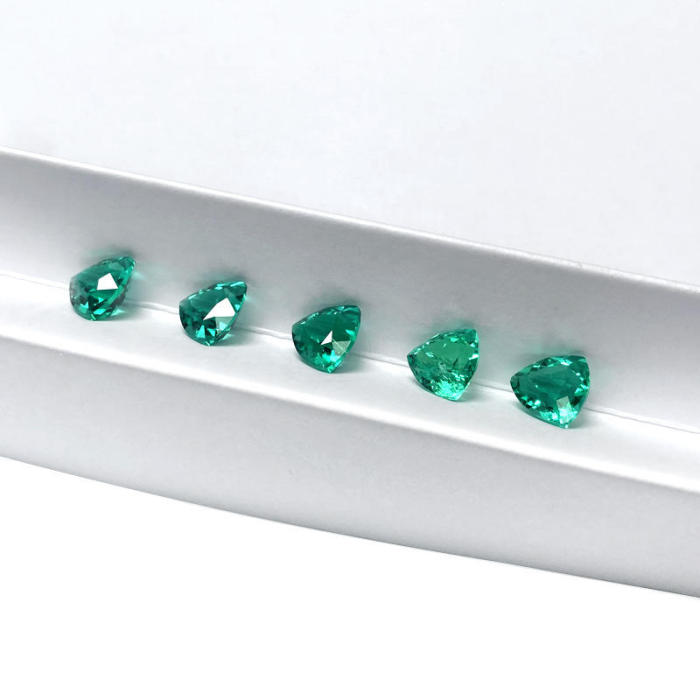 컬럼비아 열수 트라이앵글 컷 랩 그로운 에메랄드