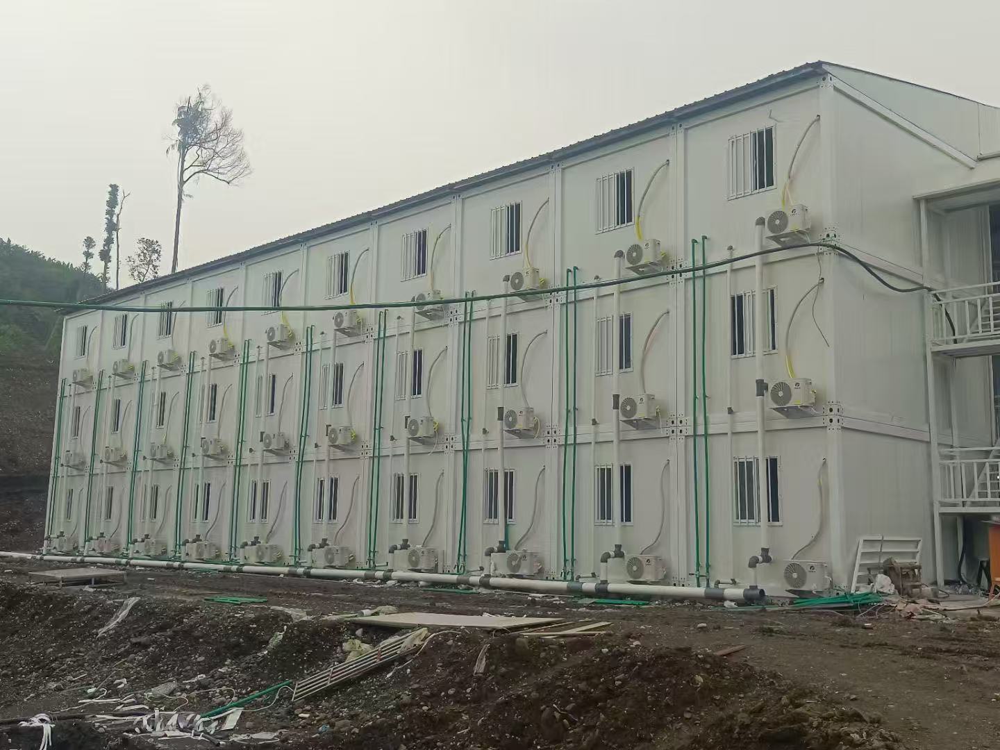 Biuro kontenerów i dom prefabryki