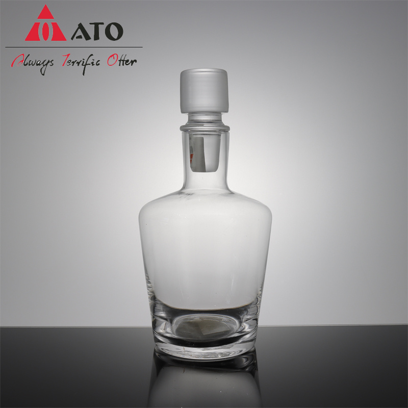 Vertikale Whisky -Wein -Glasflasche mit Stopper