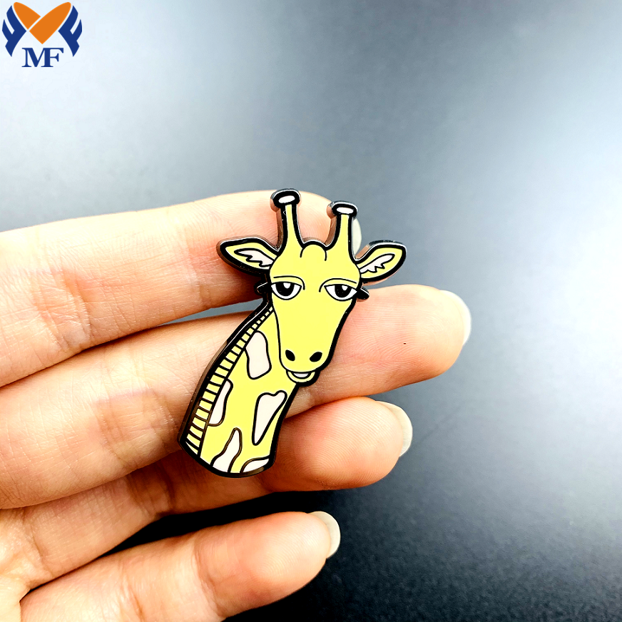 The Giraffe Lapel Pin 2