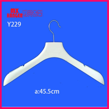 clip coat hanger,plastic coat hanger,coat hangers