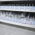 Caixa de armazenamento médico com divisor ajustável