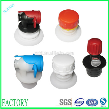 Plastic spout and cap for BIB bags