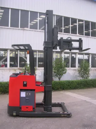 Narrow aisle forklift